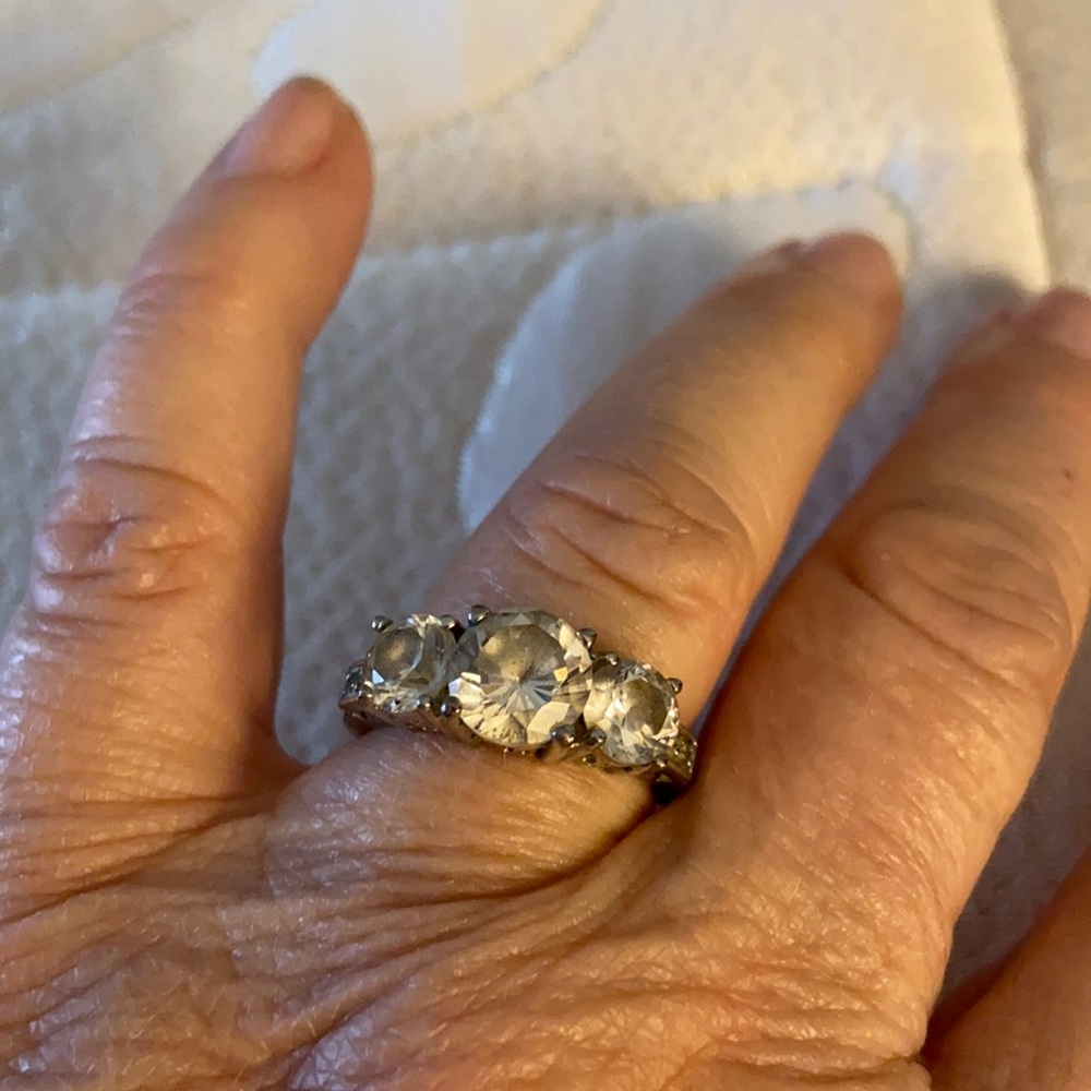 Beautiful silver sterling ring with zarconian diamonds size 7